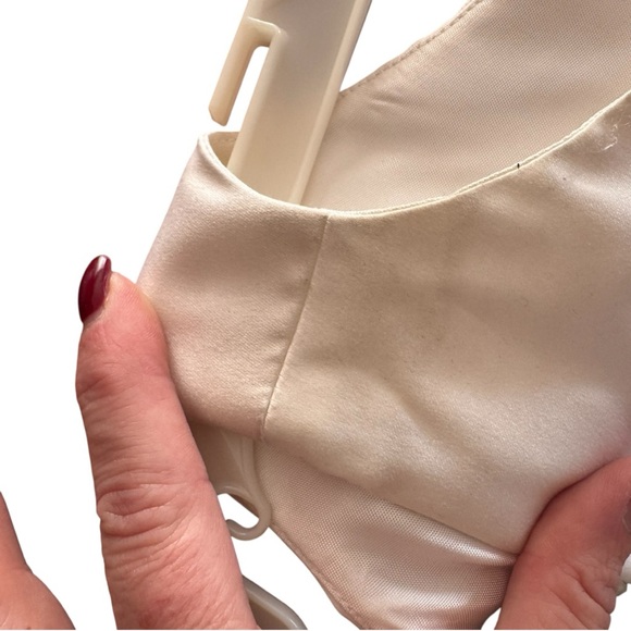 En Francais by Huey Walizer Elegant White Sleeveless Dress - Picture 10 of 12